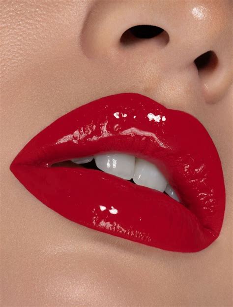 Lip Makeup: Lipsticks & Lip Gloss